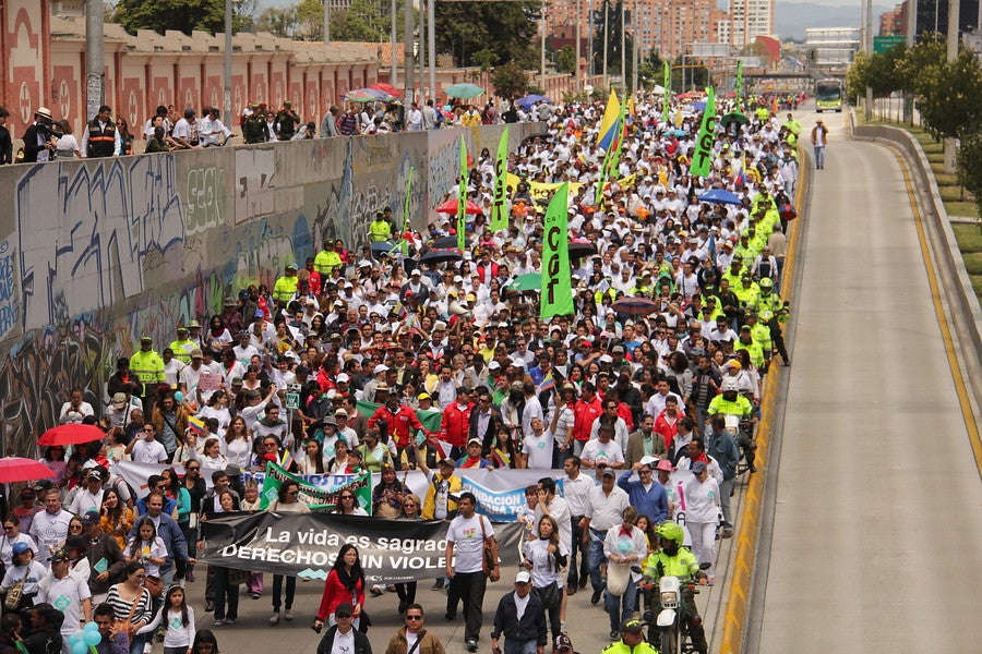 La Marcha por la Vida, liderada por Mockus, se cumplió en Colombia y el mundo La Marcha por la Vida, liderada por Mockus, se cumplió en Colombia y el mundo